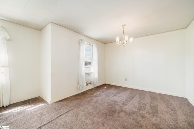 empty room with carpet, baseboards, and an inviting chandelier
