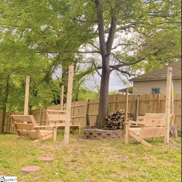 view of yard featuring fence