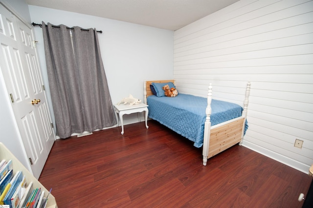 bedroom featuring wood finished floors and baseboards
