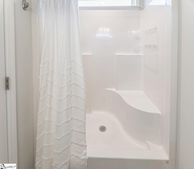 full bath featuring a shower with curtain