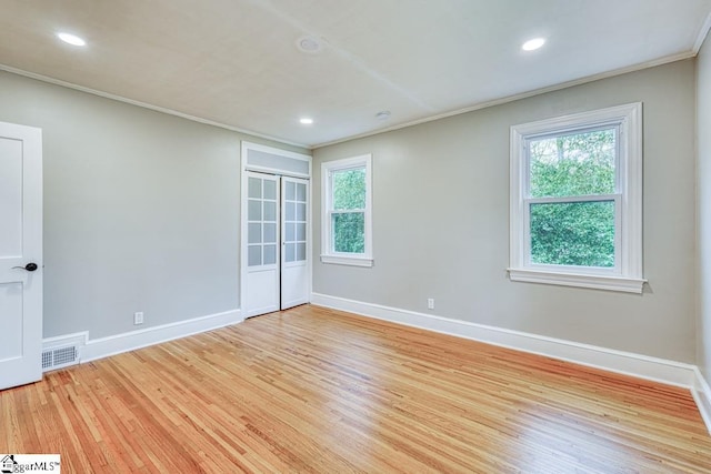 506 Parkview Dr, Spartanburg, SC 29302 - empty room featuring baseboards, visible vents, light wood-type flooring, and crown molding