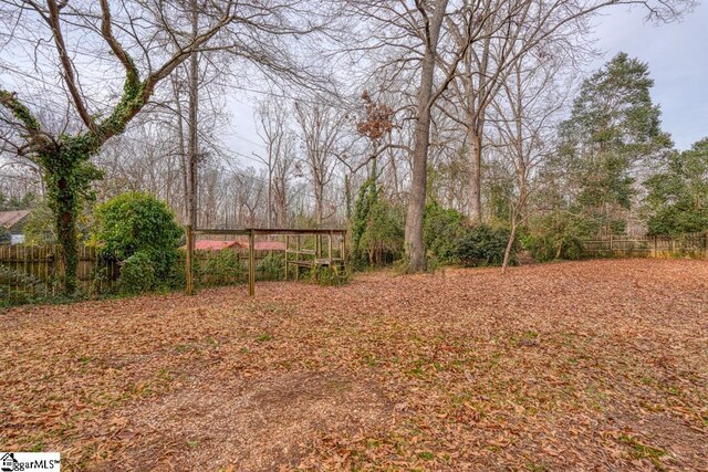 506 Parkview Dr, Spartanburg, SC 29302 - view of yard with fence