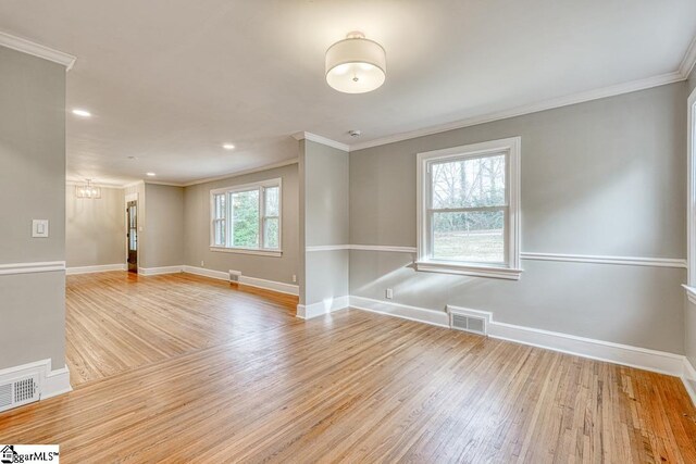506 Parkview Dr, Spartanburg, SC 29302 - empty room with visible vents, light wood-style flooring, and baseboards