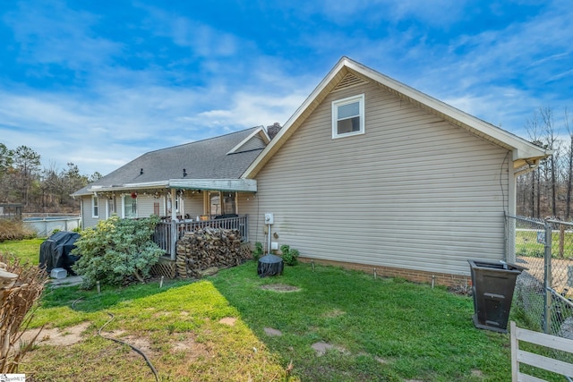100 Sonora Dr, Easley, SC 29640 - back of property with a yard and fence