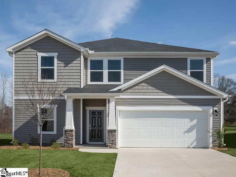 view of front of property featuring driveway and a front lawn