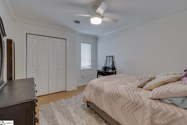 105 Berrywood Ct, Greer, SC 29650 - bedroom with ceiling fan, ornamental molding, light wood-style flooring, and visible vents
