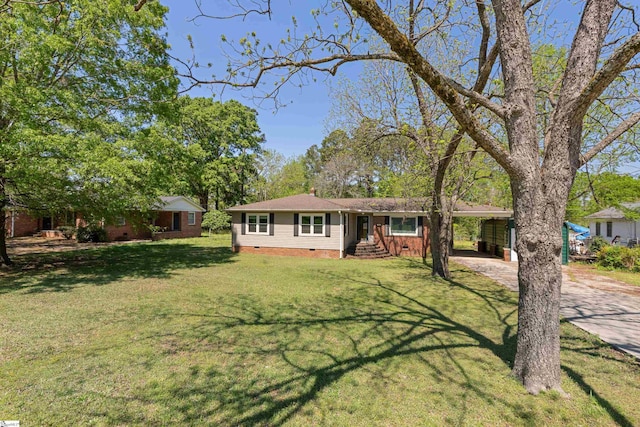 105 Pinewood Ave, Clinton, SC 29325 - ranch-style house featuring a front yard, a carport, crawl space, driveway, and roof with shingles