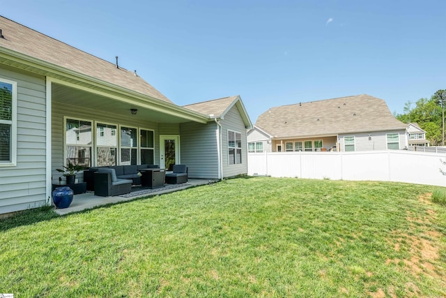view of yard featuring an outdoor living space, fence, and a patio