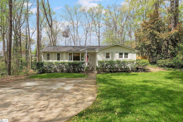 view of front of property with a front yard and covered porch