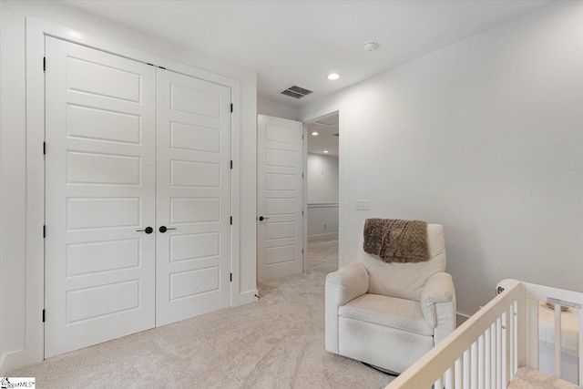 bedroom with a closet, carpet flooring, visible vents, and recessed lighting