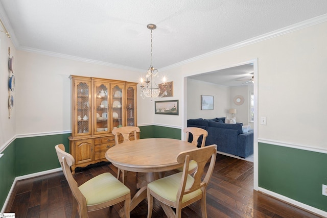 dining room with crown molding, an inviting chandelier, baseboards, and hardwood / wood-style flooring