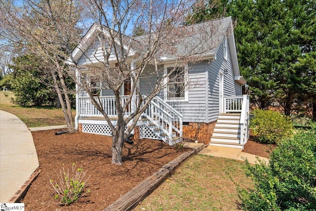 view of front of home featuring crawl space and covered porch