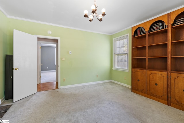 empty room with crown molding, baseboards, an inviting chandelier, and light carpet