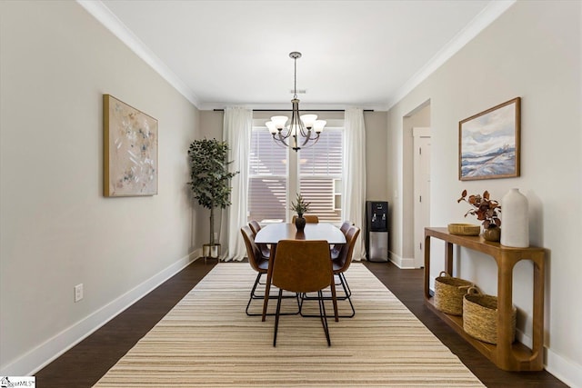 dining room with a notable chandelier, dark wood-style flooring, and baseboards