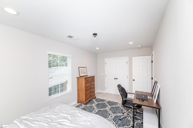 carpeted bedroom featuring a closet, baseboards, visible vents, and recessed lighting