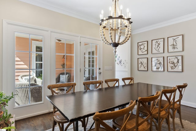 dining room featuring a notable chandelier, dark wood-style flooring, and crown molding