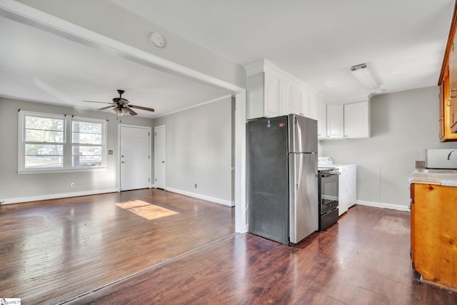 kitchen featuring freestanding refrigerator, a ceiling fan, light countertops, range with electric stovetop, and dark wood-style floors