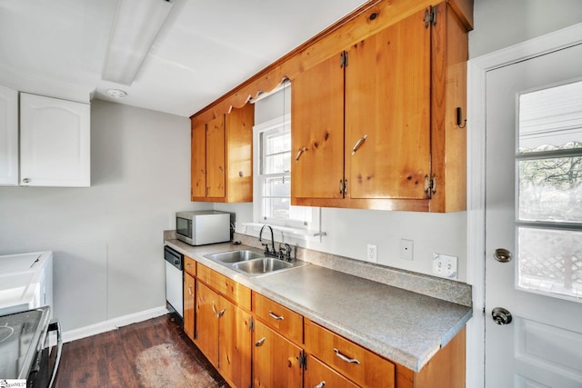 kitchen with baseboards, a sink, dark wood-style flooring, white microwave, and stainless steel range with electric cooktop