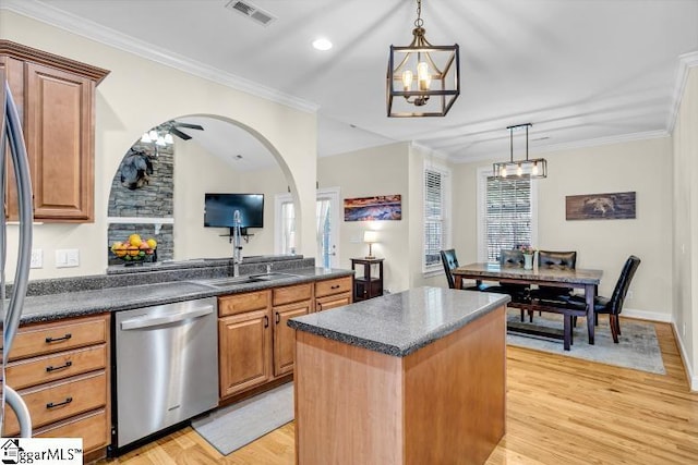 kitchen with visible vents, a sink, ornamental molding, and appliances with stainless steel finishes