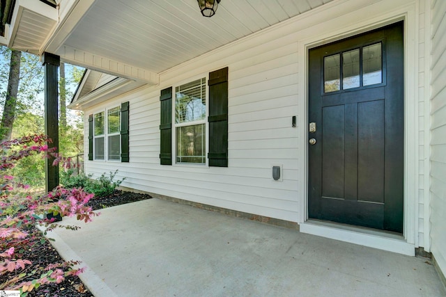 property entrance featuring a porch
