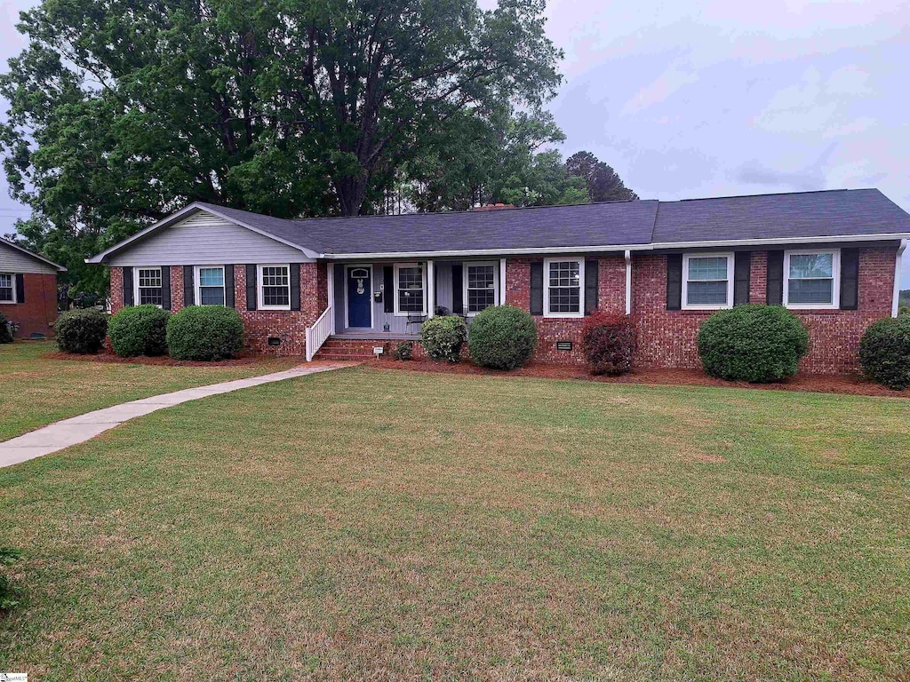 700 Chestnut St, Clinton, SC 29325 - single story home featuring brick siding, a front yard, and crawl space
