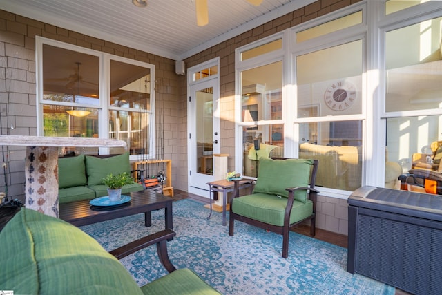 sunroom with ceiling fan