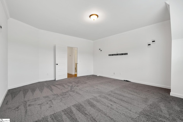 empty room featuring carpet flooring, baseboards, and ornamental molding
