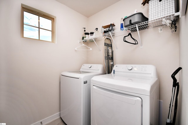 laundry area with laundry area, baseboards, and washing machine and dryer