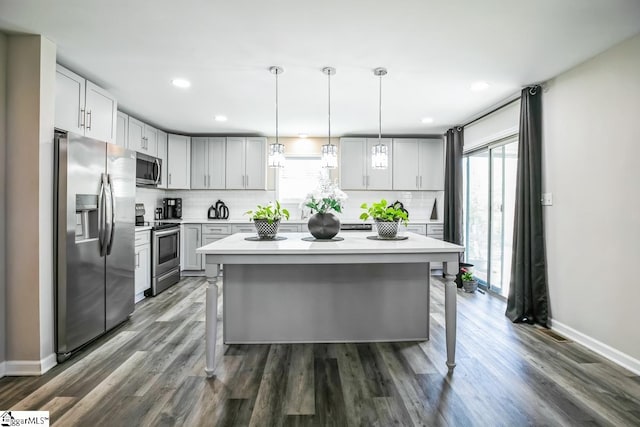 302 Pamela Ln, Laurens, SC 29360 - kitchen with plenty of natural light, baseboards, backsplash, and appliances with stainless steel finishes