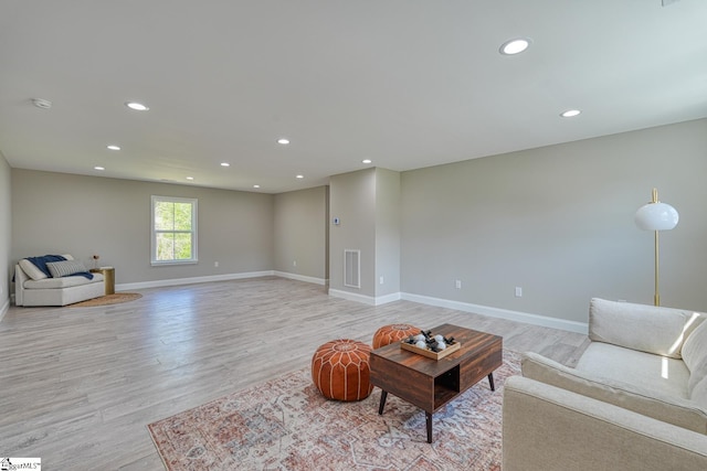 living area featuring recessed lighting, visible vents, light wood-type flooring, and baseboards