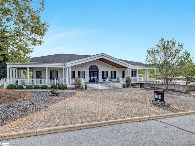 view of front of house featuring a porch