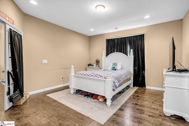 bedroom featuring hardwood / wood-style floors, baseboards, and recessed lighting