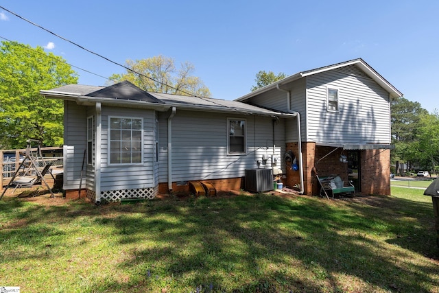 407 Rotterdam Rd, Easley, SC 29640 - rear view of property featuring cooling unit and a lawn