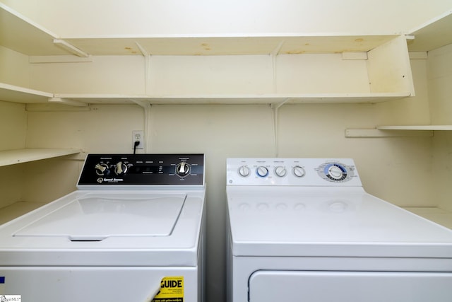 15 Red Cedar Ct, Simpsonville, SC 29681 - laundry room featuring washing machine and dryer and laundry area