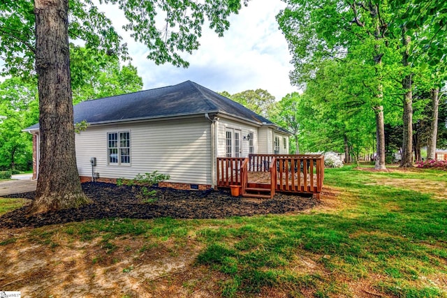 15 Red Cedar Ct, Simpsonville, SC 29681 - view of side of home with a shingled roof, a deck, crawl space, and a lawn