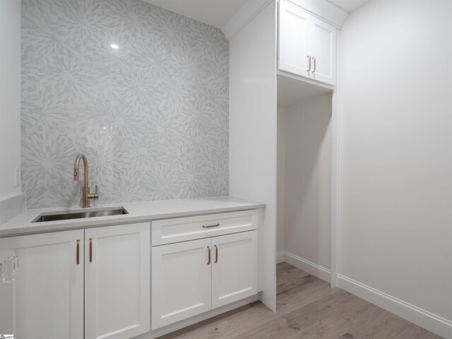 242 Queensbury Way, Spartanburg, SC 29302 - interior space with wallpapered walls, light wood finished floors, and a sink
