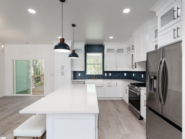 242 Queensbury Way, Spartanburg, SC 29302 - kitchen featuring stainless steel appliances, a wealth of natural light, and light wood-style floors