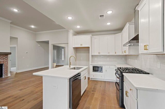 47 Park Vista Way, Greenville, SC 29617 - kitchen featuring crown molding, light wood-style flooring, visible vents, appliances with stainless steel finishes, and a sink