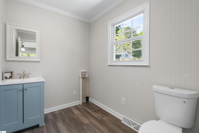 bathroom featuring crown molding, visible vents, toilet, wood finished floors, and baseboards