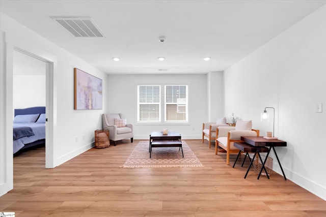 102 Moorish Cir, Simpsonville, SC 29681 - living area featuring light wood-style flooring, baseboards, visible vents, and recessed lighting