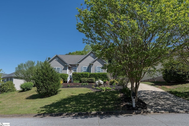 38 River Park Ln, Taylors, SC 29687 - view of front of home with a front yard