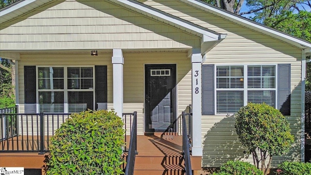 entrance to property featuring a porch