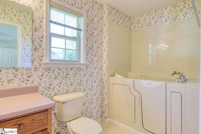 125 N River Hills Dr, Spartanburg, SC 29303 - full bathroom with wallpapered walls, toilet, vanity, and a bathtub