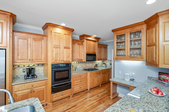 127 Warren Dr, Easley, SC 29640 - kitchen featuring tasteful backsplash, a sink, black appliances, light wood-type flooring, and a warming drawer