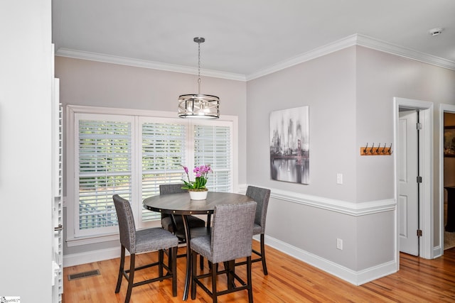 127 Warren Dr, Easley, SC 29640 - dining room featuring visible vents, light wood finished floors, baseboards, and ornamental molding