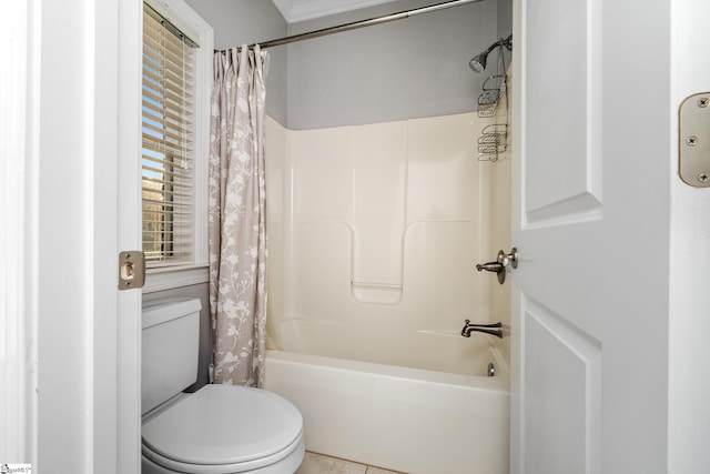127 Warren Dr, Easley, SC 29640 - bathroom featuring shower / tub combo with curtain and toilet