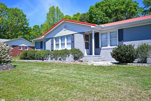 105 Ridgeland Cir, Easley, SC 29640 - ranch-style home with brick siding, a front yard, and metal roof
