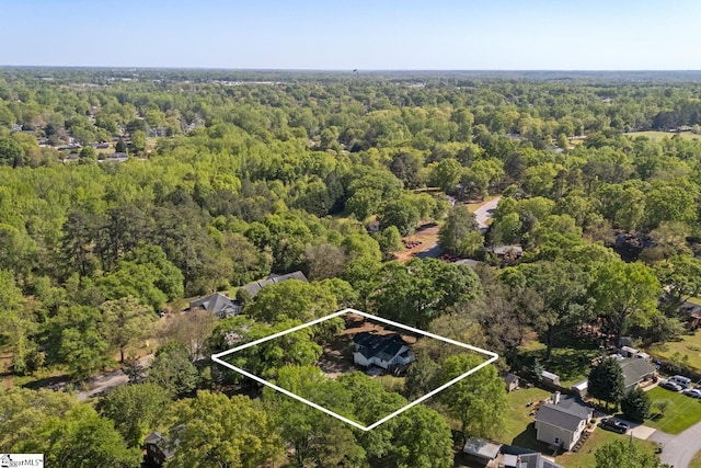 birds eye view of property featuring a forest view