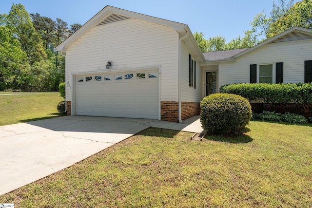 view of front of house with an attached garage, driveway, a shingled roof, and a front lawn
