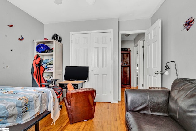 bedroom featuring light wood-style flooring and a closet